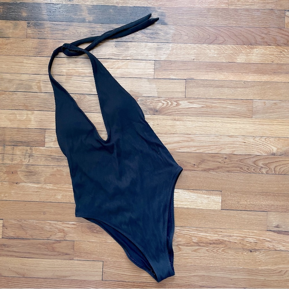 Halter low back deep cut ribbed bathing suit 🐅